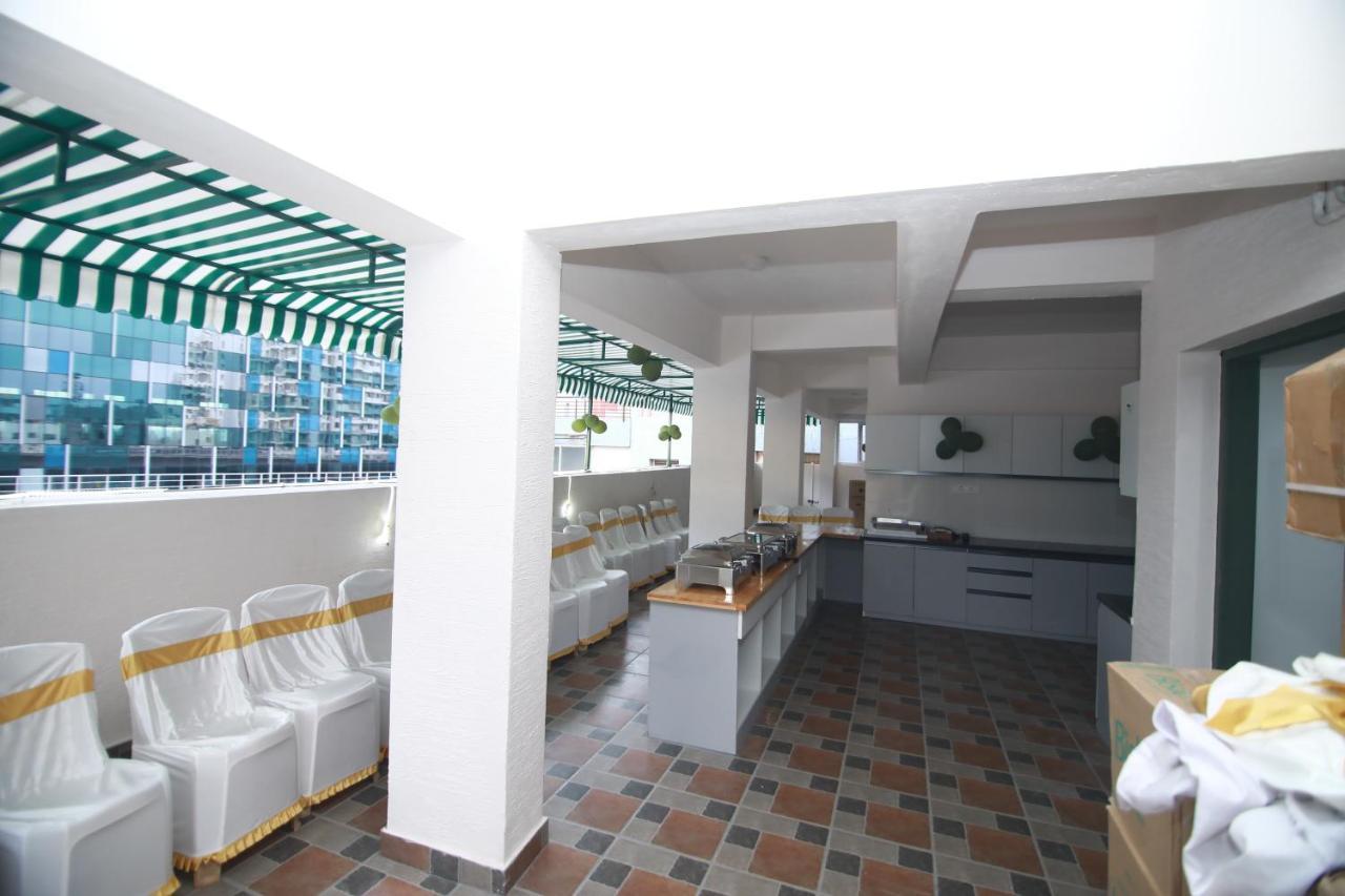 Hotel Royal Blooms Bangalore Buitenkant foto